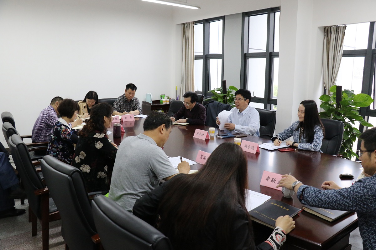 易介南调研长沙市地方志工作
